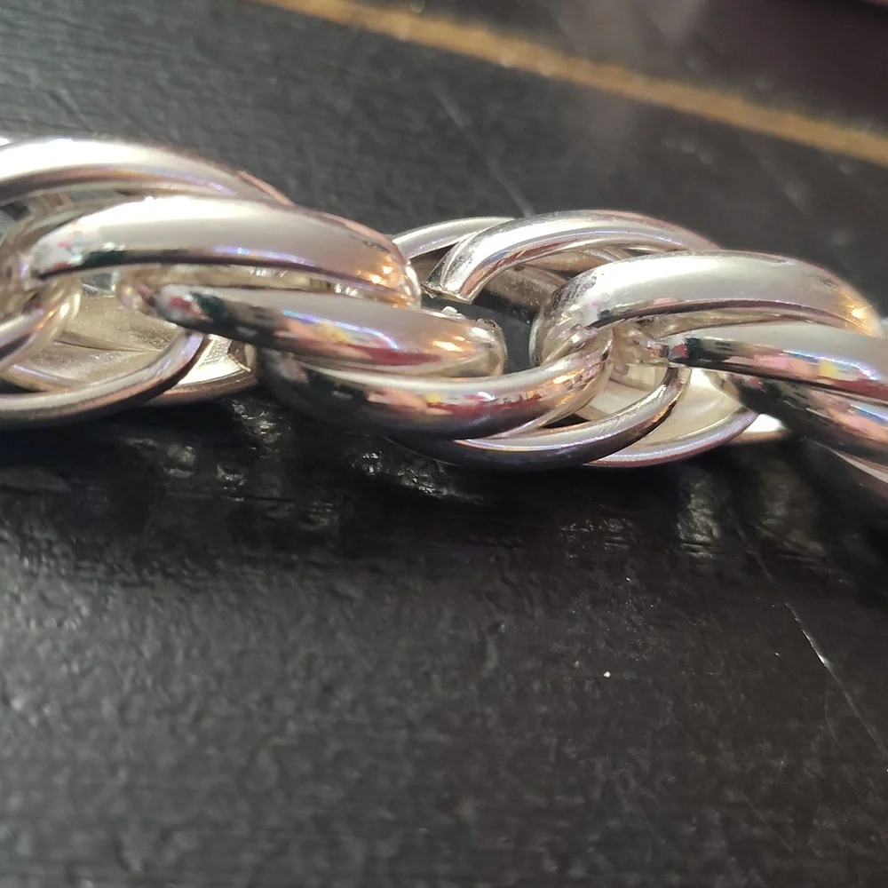 Elegant Silver Chain Bracelet - Picture 8 of 12
